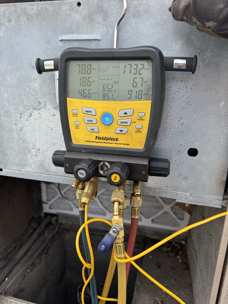 AC and heating repair in San Diego — Fieldpiece manifold gauge reading